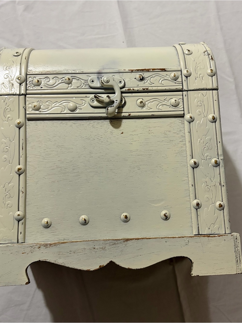 Small storage trunk/box